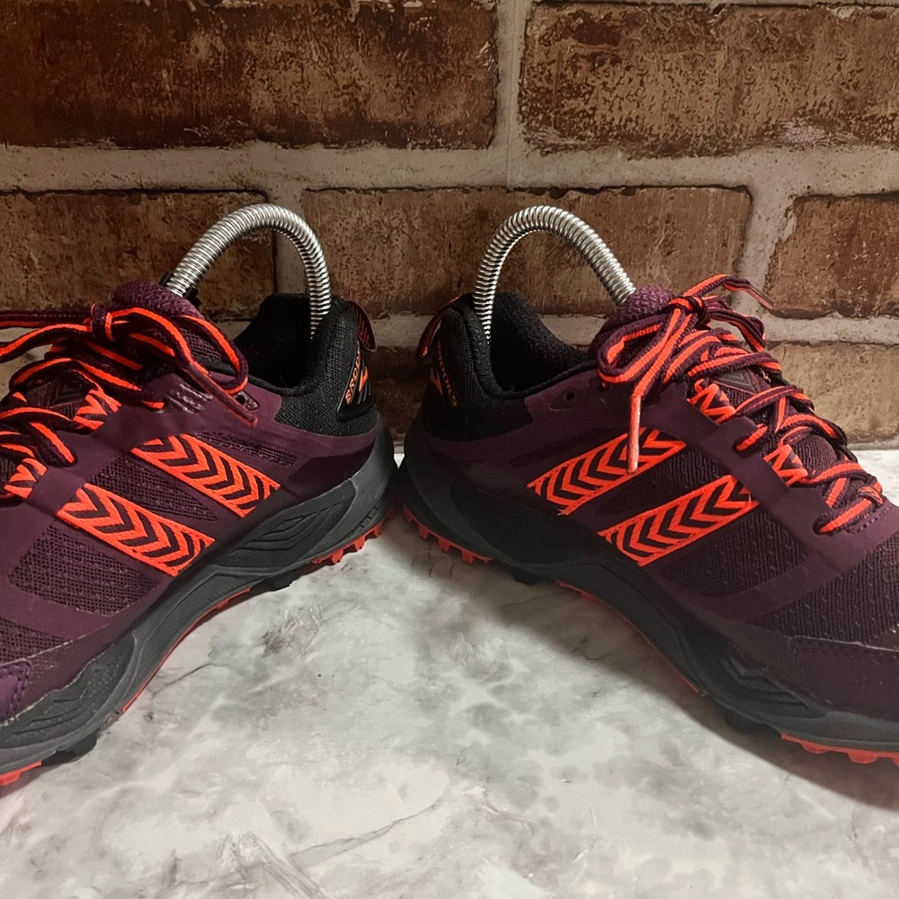 Women’s Brooks Cascadia 12. Size 6 - Picture 3 of 6